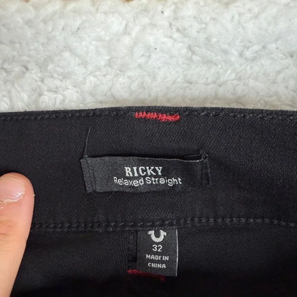 NEW True Religion Ricky Relaxed Straight Jeans Black Red 107330 Mens 32x33